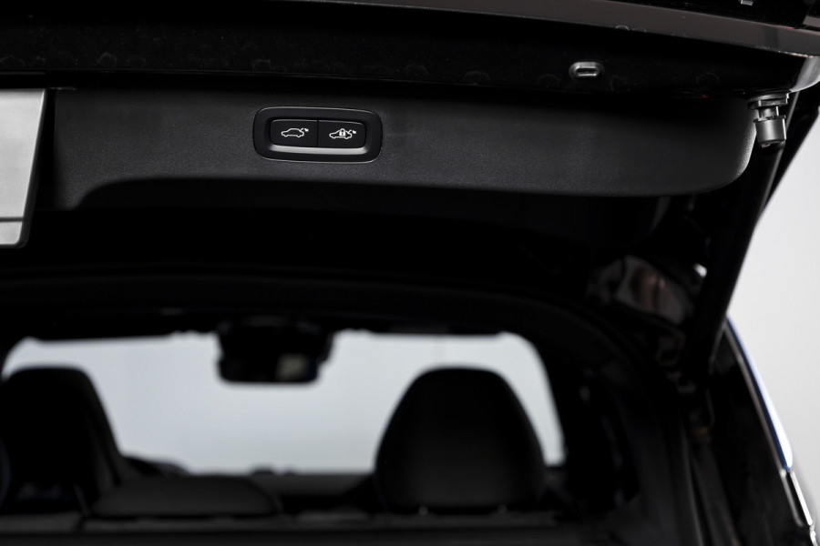 Lynk & Co 01 1.5 PHEV 261PK MY23 | Donkere hemel | 360 Camera | 7.4 kWh Boordlader | S/K-panodak | Adapt. Cruise | Memory | Elek. klep | LM 20" | 4151