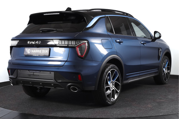 Lynk & Co 01 1.5 PHEV 261PK MY23 | Donkere hemel | 360 Camera | 7.4 kWh boordlader | S/K-panodak | Adapt. Cruise | Memory | Elek. klep | LM 20" | 2285