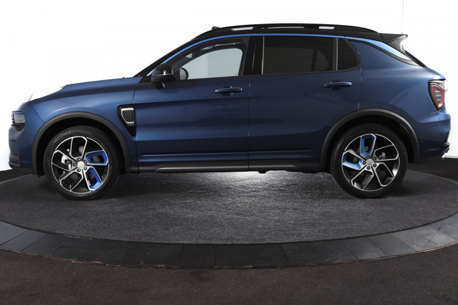 Lynk & Co 01 1.5 PHEV 261PK MY23 | Donkere hemel | 360 Camera | 7.4 kWh boordlader | S/K-panodak | Adapt. Cruise | Memory | Elek. klep | LM 20" | 2285