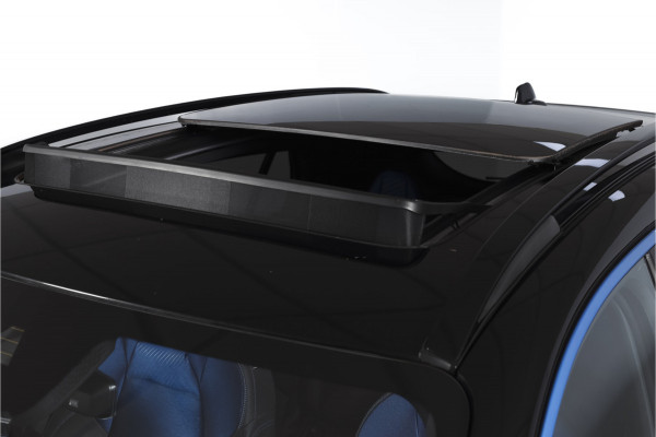 Lynk & Co 01 1.5 PHEV 261PK MY23 | Donkere hemel | 360 Camera | 7.4 kWh boordlader | S/K-panodak | Adapt. Cruise | Memory | Elek. klep | LM 20" | 2285