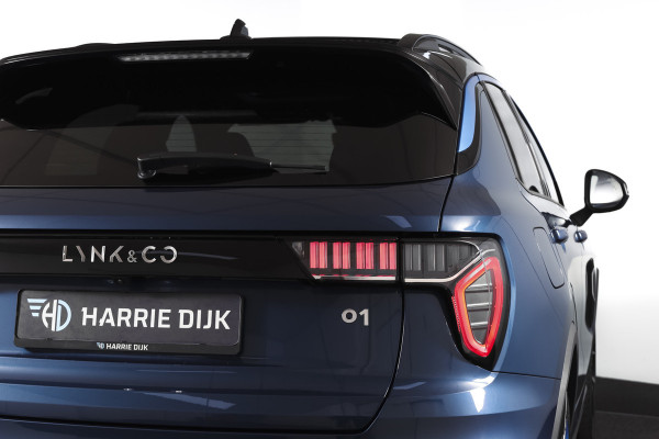 Lynk & Co 01 1.5 PHEV 261PK MY23 | Donkere hemel | 360 Camera | 7.4 kWh boordlader | S/K-panodak | Adapt. Cruise | Memory | Elek. klep | LM 20" | 2285