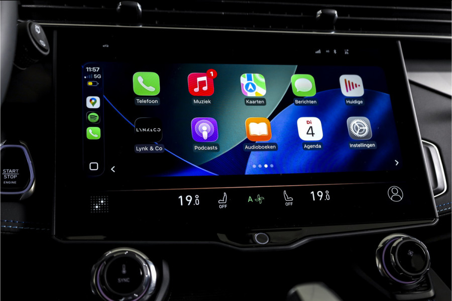 Lynk & Co 01 1.5 PHEV 261PK MY23 | Donkere hemel | 360 Camera | 7.4 kWh boordlader | S/K-panodak | Adapt. Cruise | Memory | Elek. klep | LM 20" | 2285