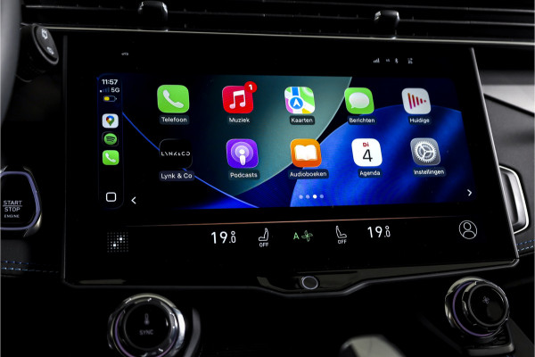 Lynk & Co 01 1.5 PHEV 261PK MY23 | Donkere hemel | 360 Camera | 7.4 kWh boordlader | S/K-panodak | Adapt. Cruise | Memory | Elek. klep | LM 20" | 2285
