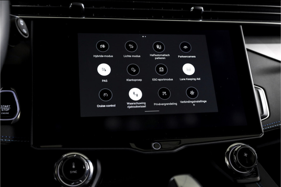 Lynk & Co 01 1.5 PHEV 261PK MY23 | Donkere hemel | 360 Camera | 7.4 kWh boordlader | S/K-panodak | Adapt. Cruise | Memory | Elek. klep | LM 20" | 2285