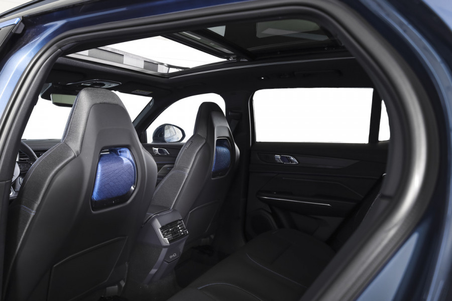 Lynk & Co 01 1.5 PHEV 261PK MY23 | Donkere hemel | 360 Camera | 7.4 kWh boordlader | S/K-panodak | Adapt. Cruise | Memory | Elek. klep | LM 20" | 2285