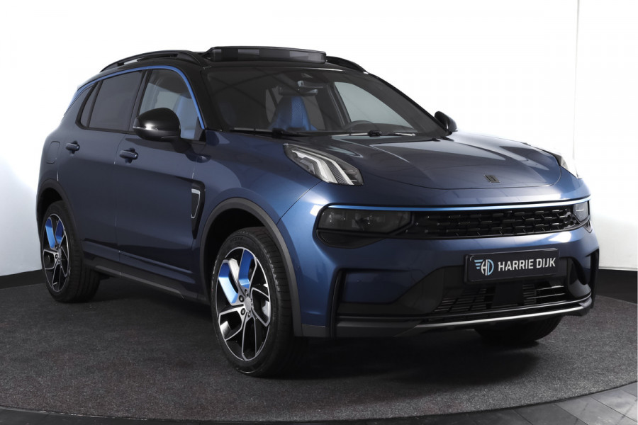 Lynk & Co 01 1.5 PHEV 261PK MY23 | Donkere hemel | 360 Camera | 7.4 kWh boordlader | S/K-panodak | Adapt. Cruise | Memory | Elek. klep | LM 20" | 2285