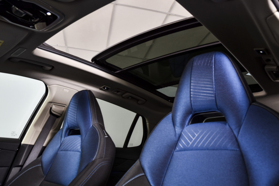 Lynk & Co 01 1.5 PHEV 261PK MY22 | Afn. Trekhaak | 360 Camera | 7.4 kWh Boordlader | S/K-panodak | Adapt. Cruise | Memory | Elek. klep | LM 20" | 4725