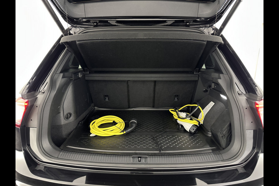 Volkswagen Tiguan 1.4 TSI Black-Style R-Line Business eHybrid ( Plug-in ) (INCL-BTW) *HEAD-UP | FULL-LED | ADAPTIVE-CRUISE | TOPVIEW | KEYLESS | DIGI-COCKPIT | HEATED-COMFORTSEATS | NAVI-FULLMAP | DAB+ | PRIVACYGLASS | ECC | CARPLAY | PDC | 20''ALU