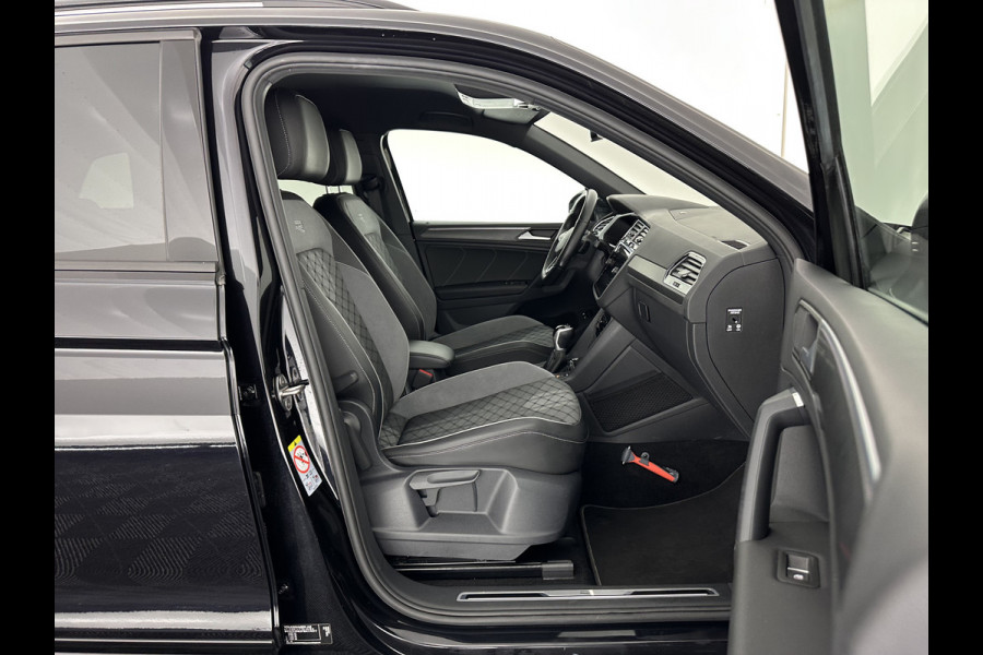 Volkswagen Tiguan 1.4 TSI Black-Style R-Line Business eHybrid ( Plug-in ) (INCL-BTW) *HEAD-UP | FULL-LED | ADAPTIVE-CRUISE | TOPVIEW | KEYLESS | DIGI-COCKPIT | HEATED-COMFORTSEATS | NAVI-FULLMAP | DAB+ | PRIVACYGLASS | ECC | CARPLAY | PDC | 20''ALU