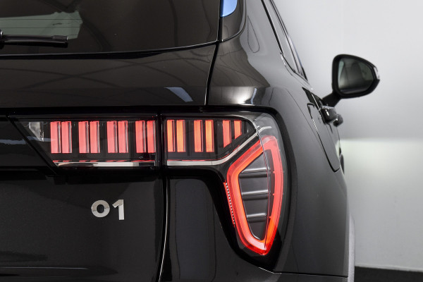 Lynk & Co 01 1.5 PHEV 261PK MY23  | Donkere hemel | 360 Camera | 7.4 kWh Boordlader| S/K-panodak | Adapt. Cruise | Memory | Elek. klep | LM 20" | 7065