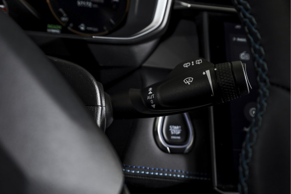 Lynk & Co 01 1.5 PHEV 261PK MY23  | Donkere hemel | 360 Camera | 7.4 kWh Boordlader| S/K-panodak | Adapt. Cruise | Memory | Elek. klep | LM 20" | 7065