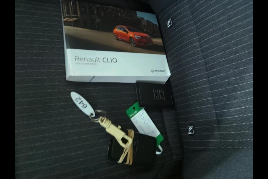 Renault Clio 1.6 E-Tech Hybrid 140 Intens Airco ECC Carplay Navi Cruise Control PDC VA + 360 Camera Full LED 16" LM Velgen