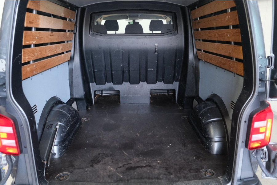 Volkswagen Transporter 2.0 TDI L2H1 DC Highline Automaat - N.A.P. Airco, Cruise, Navi, PDC