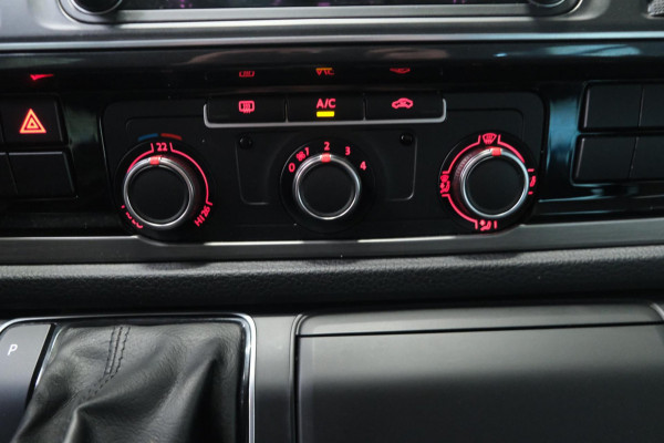 Volkswagen Transporter 2.0 TDI L2H1 DC Highline Automaat - N.A.P. Airco, Cruise, Navi, PDC