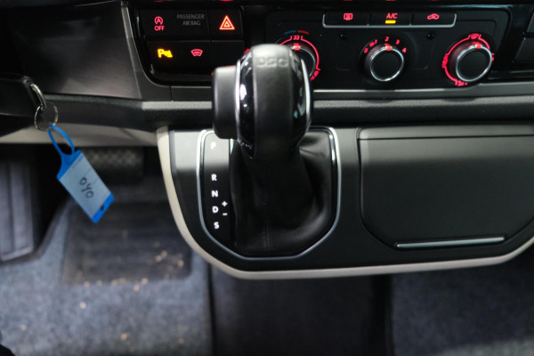 Volkswagen Transporter 2.0 TDI L2H1 DC Highline Automaat - N.A.P. Airco, Cruise, Navi, PDC