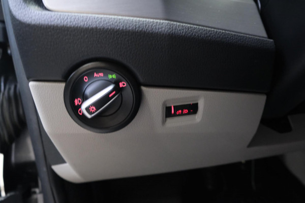 Volkswagen Transporter 2.0 TDI L2H1 DC Highline Automaat - N.A.P. Airco, Cruise, Navi, PDC