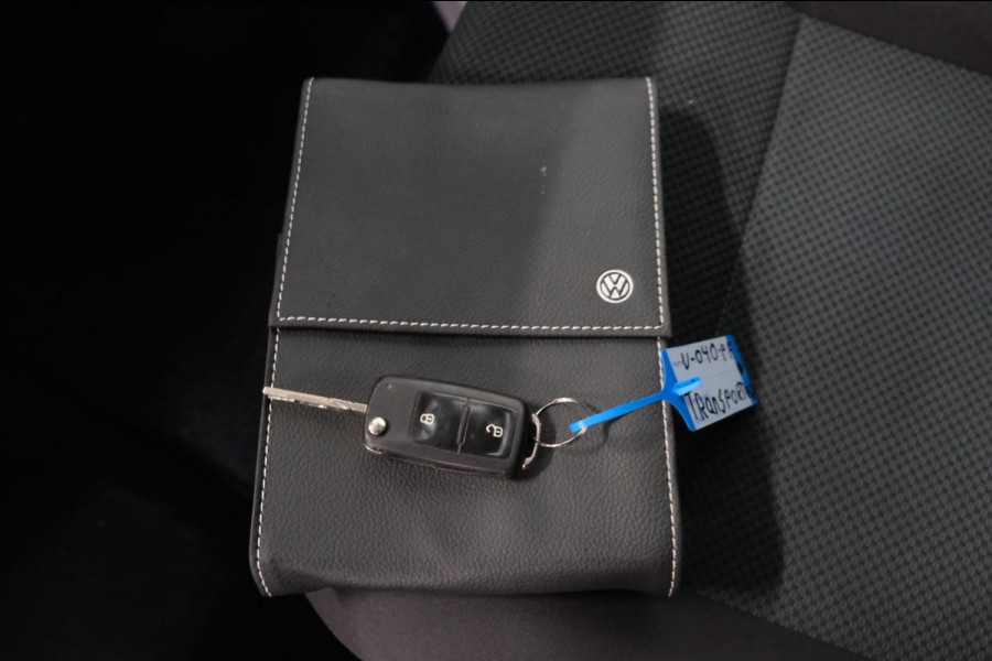 Volkswagen Transporter 2.0 TDI L2H1 DC Highline Automaat - N.A.P. Airco, Cruise, Navi, PDC