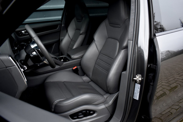 Porsche Cayenne Coupé 3.0 E-Hybrid 462pk SportDesign Techart | Pano | ACC | 22'' Wielen | PDLS+ Matrix | Alcantara dakhemel | Matrix PDLS+ |