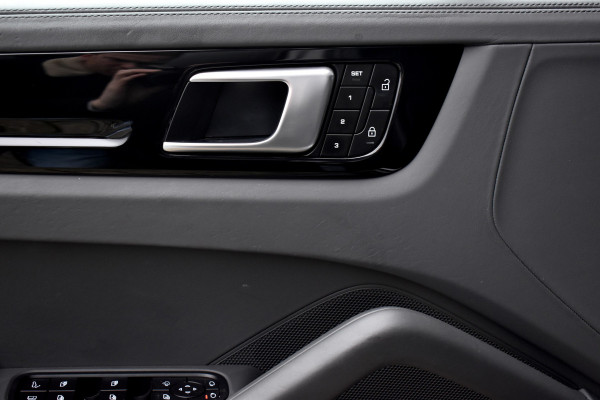 Porsche Cayenne Coupé 3.0 E-Hybrid 462pk SportDesign Techart | Pano | ACC | 22'' Wielen | PDLS+ Matrix | Alcantara dakhemel | Matrix PDLS+ |