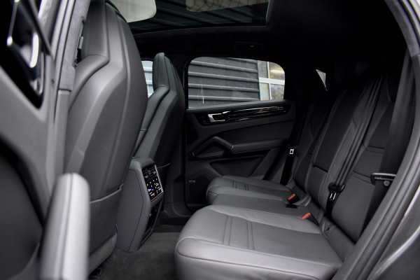 Porsche Cayenne Coupé 3.0 E-Hybrid 462pk SportDesign Techart | Pano | ACC | 22'' Wielen | PDLS+ Matrix | Alcantara dakhemel | Matrix PDLS+ |