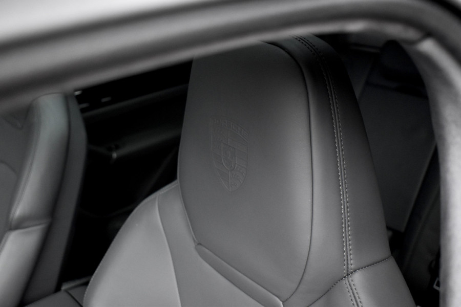 Porsche Cayenne Coupé 3.0 E-Hybrid 462pk SportDesign Techart | Pano | ACC | 22'' Wielen | PDLS+ Matrix | Alcantara dakhemel | Matrix PDLS+ |
