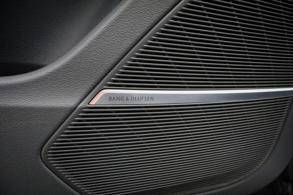 Audi RSQ8 RS Q8 quattro | RS DYNAMIC PACK 305KM/H | KERAMISCH | B&O 3D | 4W-BESTURING | PANORAMADAK | STOELKOELING/VERWARMING/MASSAGE | 23 RSQ8