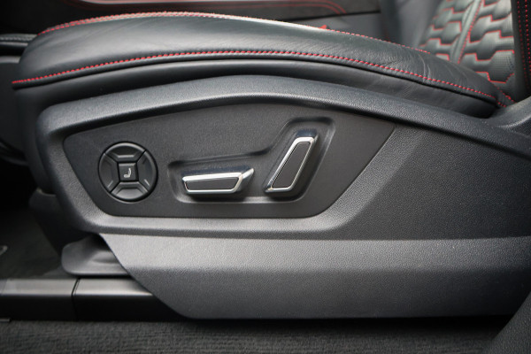 Audi RSQ8 RS Q8 quattro | RS DYNAMIC PACK 305KM/H | KERAMISCH | B&O 3D | 4W-BESTURING | PANORAMADAK | STOELKOELING/VERWARMING/MASSAGE | 23 RSQ8