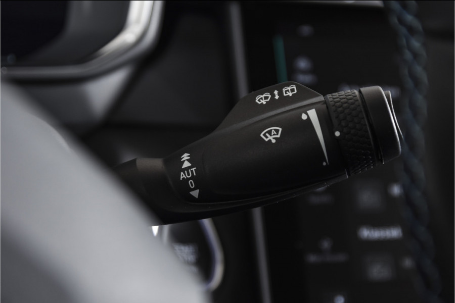 Lynk & Co 01 1.5 PHEV 261PK MY22 | Black Pakket | 360 Camera | 7.4 kWh Boordlader | S/K-panodak | Adapt. Cruise | Memory | Elek. klep | LM 20" | 5101