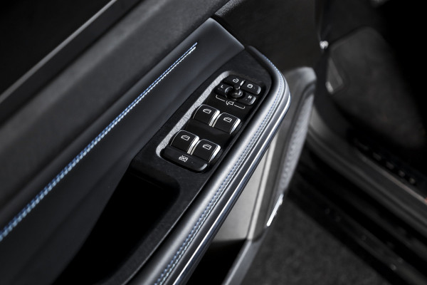 Lynk & Co 01 1.5 PHEV 261PK MY22 | Black Pakket | 360 Camera | 7.4 kWh Boordlader | S/K-panodak | Adapt. Cruise | Memory | Elek. klep | LM 20" | 5101