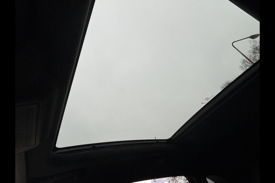 Ford Kuga 2.5 PHEV ST-Line X | Orig. NL Auto | Panormadak | 19 inch | Wegklapbare trekhaak | 19 inch | Winter Pack | Head up Display | Adaptieve LED