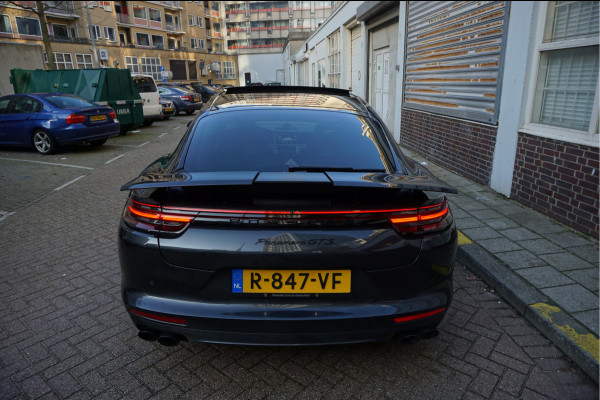 Porsche Panamera 4.0 GTS V8 BiTurbo | Sport Chrono | Luchtvering | Panoramadak | Adaptive + Lane | 4x Memory Verwarming Koeling | Soft close | Sfeerverlichting | Nieuwprijs ca € 226.000,-