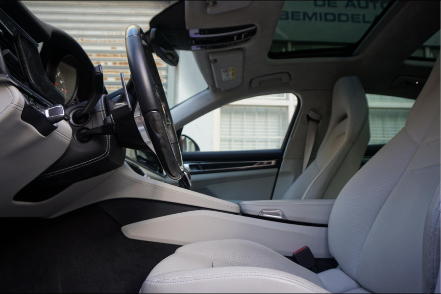 Porsche Panamera 4.0 GTS V8 BiTurbo | Sport Chrono | Luchtvering | Panoramadak | Adaptive + Lane | 4x Memory Verwarming Koeling | Soft close | Sfeerverlichting | Nieuwprijs ca € 226.000,-