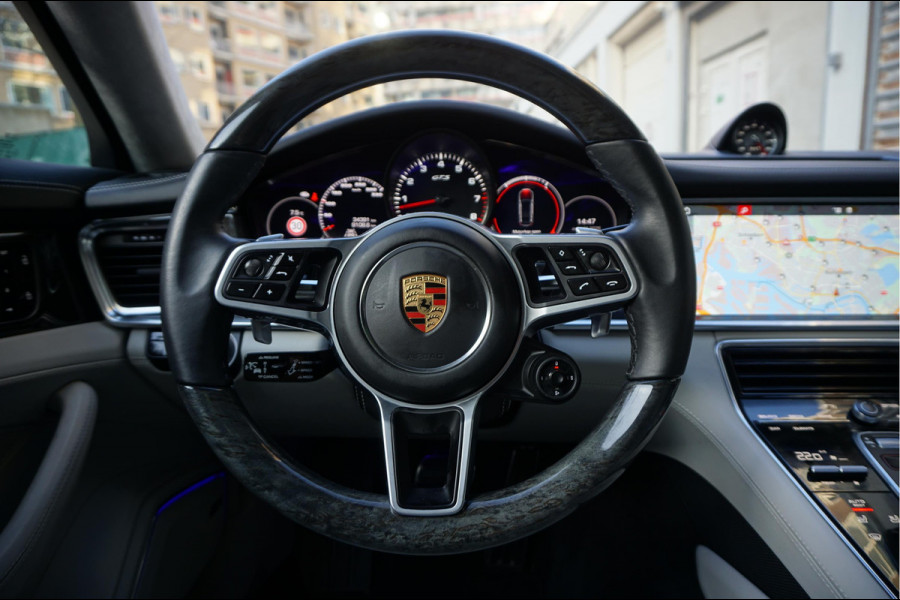 Porsche Panamera 4.0 GTS V8 BiTurbo | Sport Chrono | Luchtvering | Panoramadak | Adaptive + Lane | 4x Memory Verwarming Koeling | Soft close | Sfeerverlichting | Nieuwprijs ca € 226.000,-