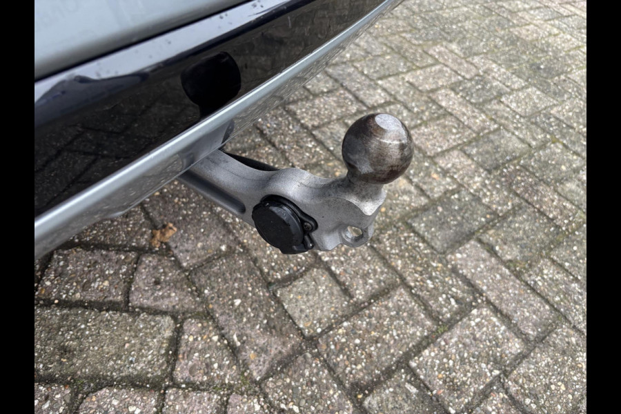 Ford Kuga 2.5 PHEV ST-Line X 243pk | orig. NL auto | Panoramadak | Wegklapbare trekhaak | Winter Pack | 19 inch | Adaptieve LED | Head up Display | Solar Silver