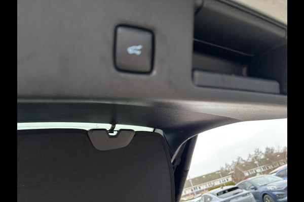 Ford Kuga 2.5 PHEV ST-Line X 243pk | orig. NL auto | Panoramadak | Wegklapbare trekhaak | Winter Pack | 19 inch | Adaptieve LED | Head up Display | Solar Silver
