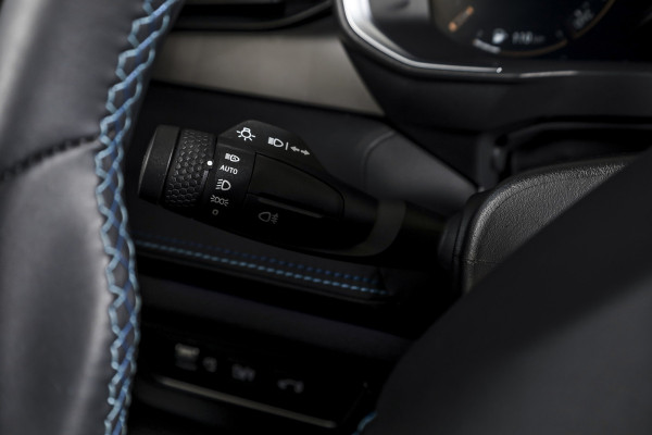 Lynk & Co 01 1.5 PHEV 261PK MY23 | Afn. Trekhaak | Donkere hemel | 360 Camera | 7.4 kWh Boordlader | S/K-panodak | Adapt. Cruise | Memory | Elek. klep | LM 20" | 1919