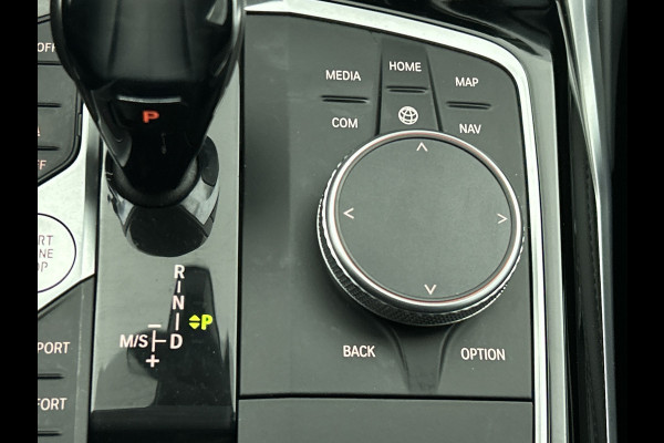 BMW 3 Serie Touring 320i Executive Edition(2e Eig, NL-auto, Dealer onderH, Navi Prof, Carplay, Sportstoelen, Parkeerhulp, Etc)