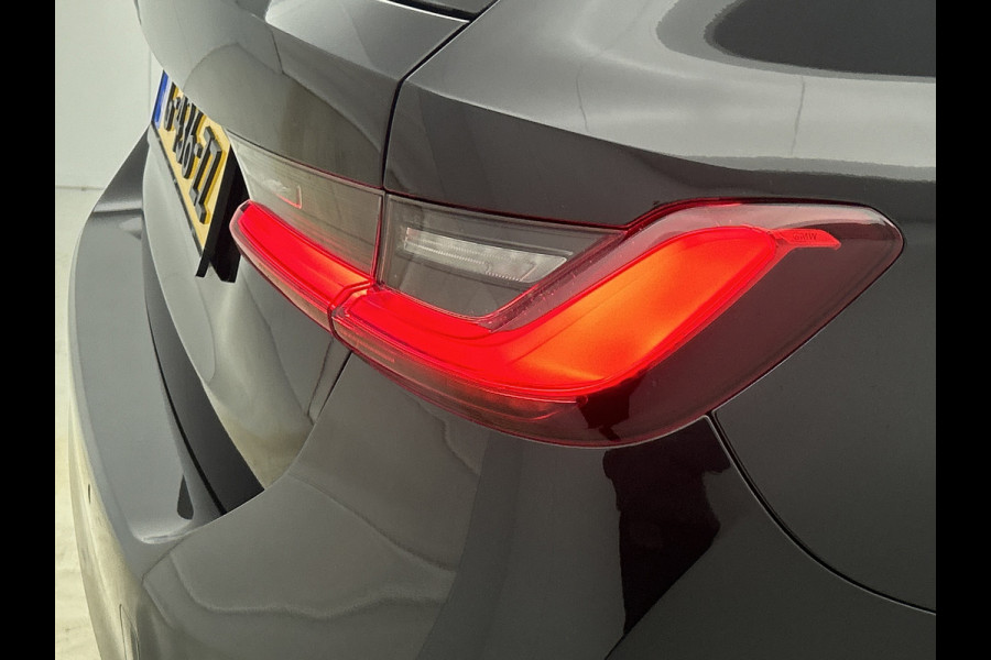 BMW 3 Serie Touring 320i Executive Edition(2e Eig, NL-auto, Dealer onderH, Navi Prof, Carplay, Sportstoelen, Parkeerhulp, Etc)