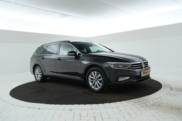Volkswagen Passat Variant 1.5 TSI Elegance Business Trekhaak, Panorama, Navigatie, Stoelverwarming!