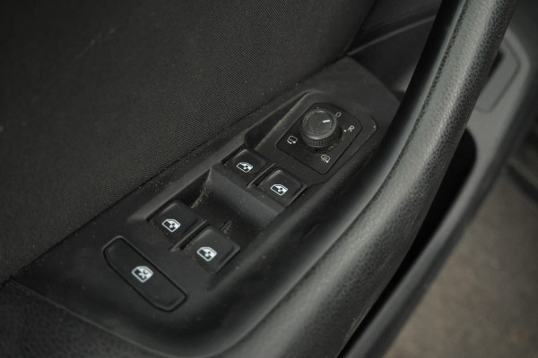 Volkswagen Passat Variant 1.5 TSI Elegance Business Trekhaak, Panorama, Navigatie, Stoelverwarming!