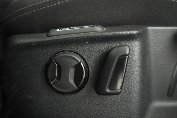 Volkswagen Passat Variant 1.5 TSI Elegance Business Trekhaak, Panorama, Navigatie, Stoelverwarming!