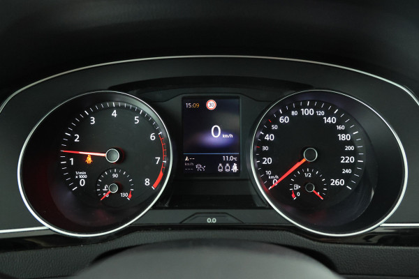 Volkswagen Passat Variant 1.5 TSI Elegance Business Trekhaak, Panorama, Navigatie, Stoelverwarming!