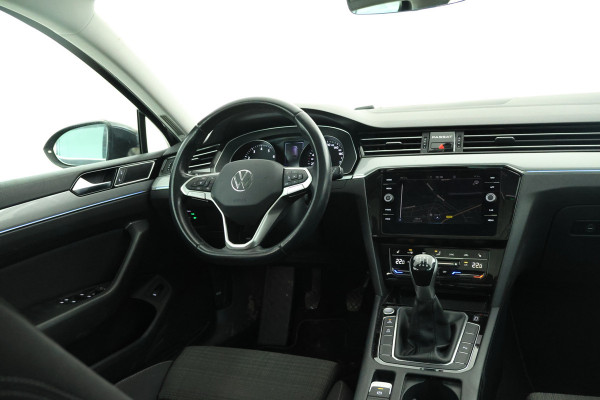 Volkswagen Passat Variant 1.5 TSI Elegance Business Trekhaak, Panorama, Navigatie, Stoelverwarming!