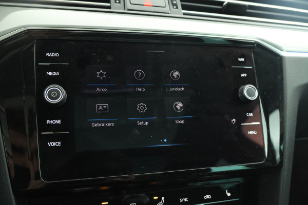 Volkswagen Passat Variant 1.5 TSI Elegance Business Trekhaak, Panorama, Navigatie, Stoelverwarming!