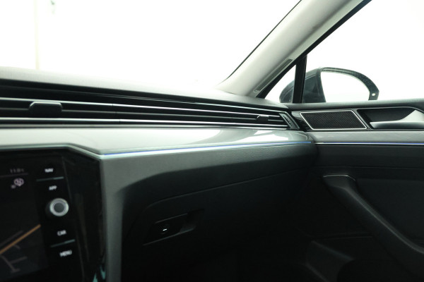 Volkswagen Passat Variant 1.5 TSI Elegance Business Trekhaak, Panorama, Navigatie, Stoelverwarming!