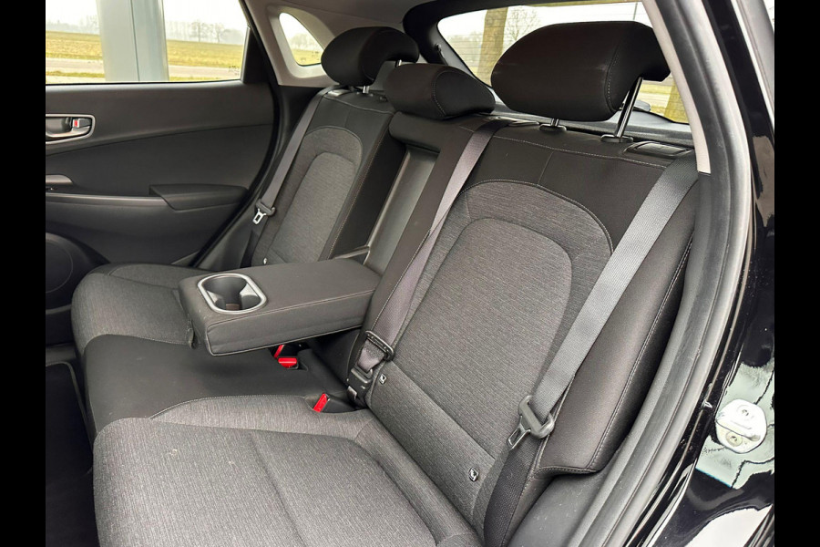 Hyundai Kona EV Fashion 64 kWh | SOH: 96,2% | 3 Fase | warmtepomp | Black Edition LM |  HUD | Blindspot | Climate | Navi |