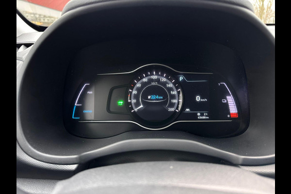 Hyundai Kona EV Fashion 64 kWh | SOH: 96,2% | 3 Fase | warmtepomp | Black Edition LM |  HUD | Blindspot | Climate | Navi |