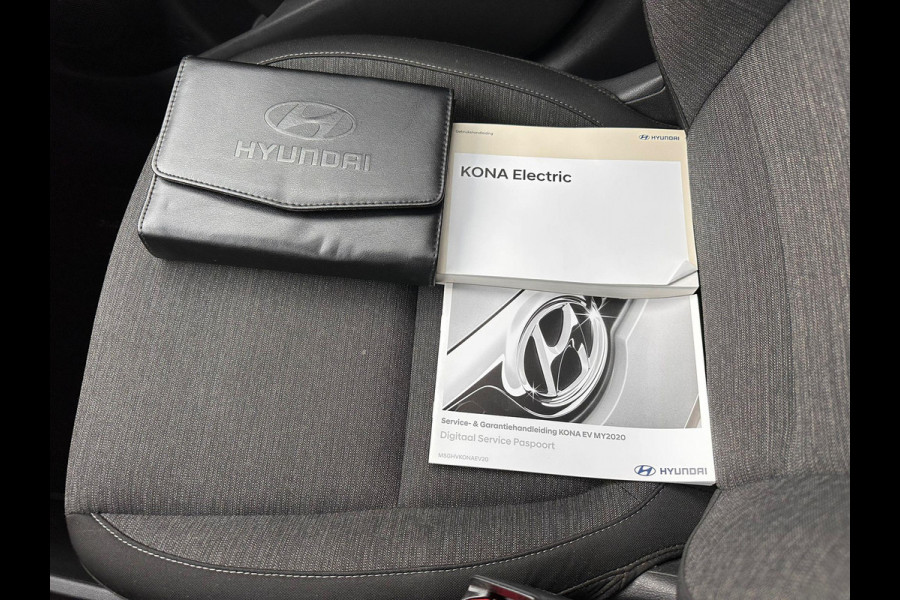 Hyundai Kona EV Fashion 64 kWh | SOH: 96,2% | 3 Fase | warmtepomp | Black Edition LM |  HUD | Blindspot | Climate | Navi |