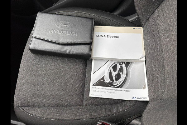 Hyundai Kona EV Fashion 64 kWh | SOH: 96,2% | 3 Fase | warmtepomp | Black Edition LM |  HUD | Blindspot | Climate | Navi |