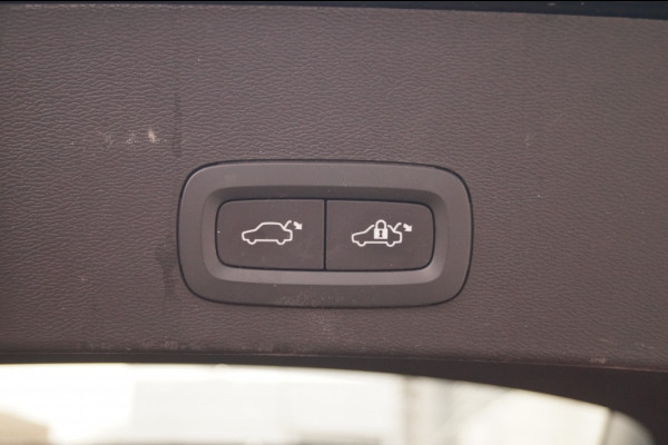 Volvo XC40 1.5 T4 Plug-in Hybrid Core Bright -LEER-NAVI-ECC-